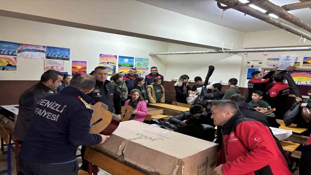 Denizli Büyükşehir Belediyesi, Hatay’da depremzede çocukların yüzünü güldürdü
