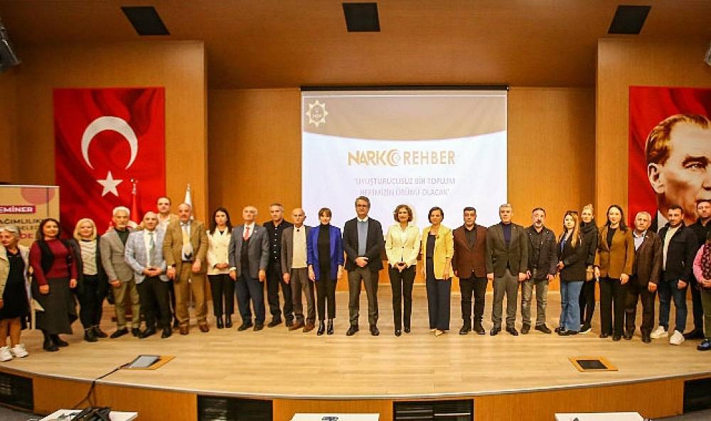 Karabağlar Belediyesi'nin bağımlılık seminerleri yoğun ilgi görüyor