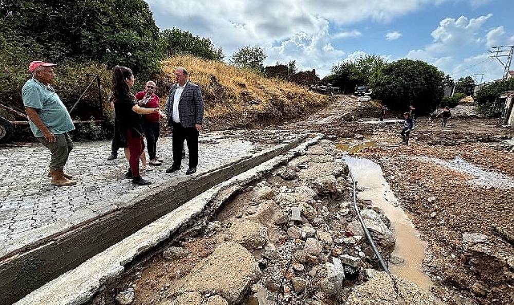 Başkan Çiçek, sel felaketinden dolayı mağdur olan mahalleleri ziyaret etti