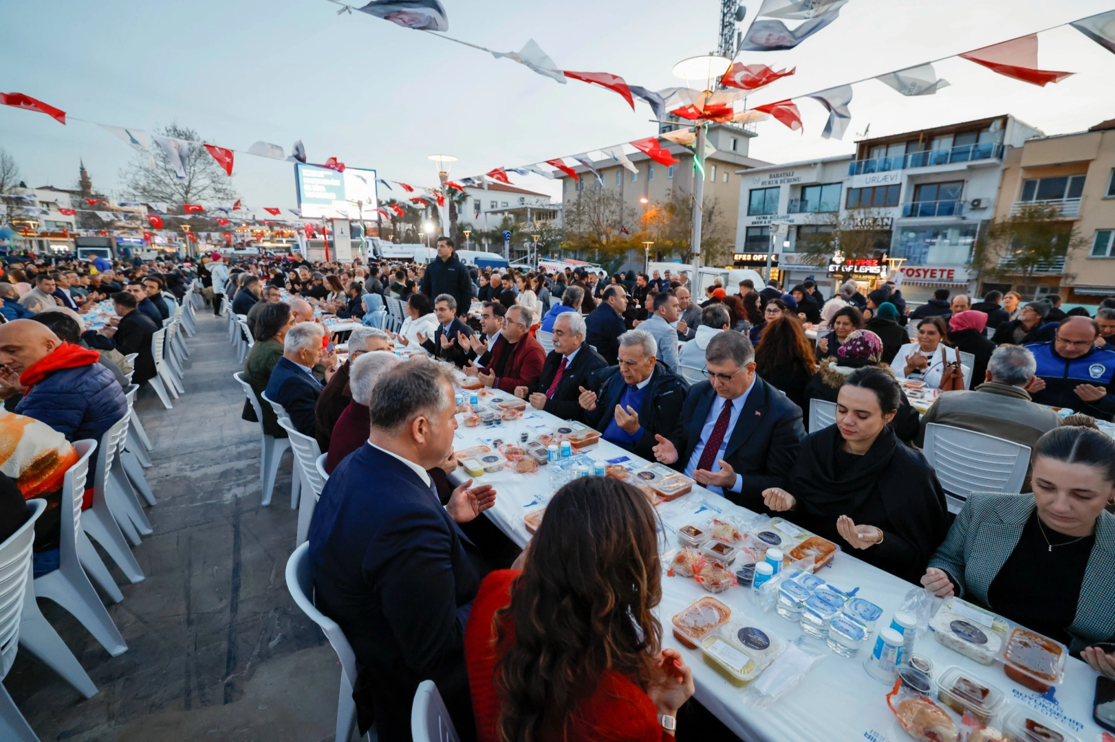 Başkan Tugay, Urla’da İftar Programına Katıldı