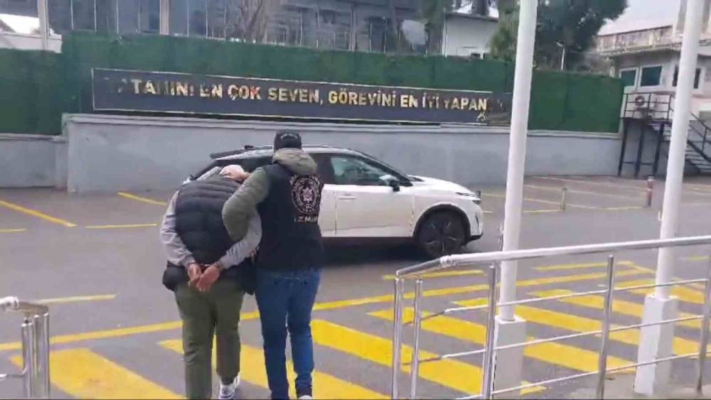 İzmir’de Gözlük Mağazasını Soyan Zanlı Yakalandı