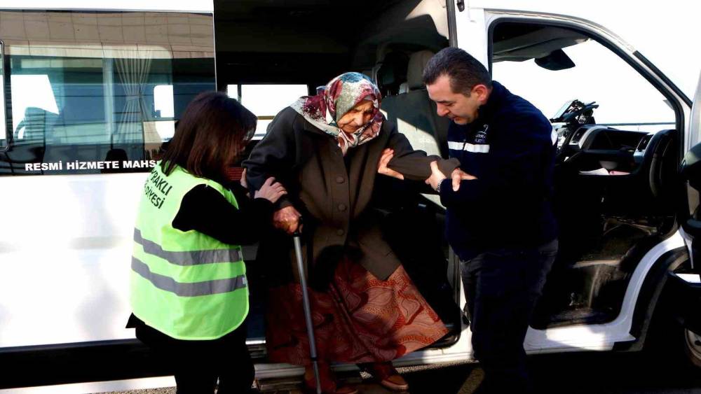 Bayraklı Belediyesi, 65 Yaş Üstü Vatandaşlar İçin Yaşlı Destek Hattı Kurdu