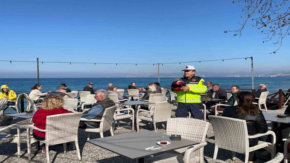 Kuşadası’nda trafik jandarmasından motosiklet ve kask eğitimi
