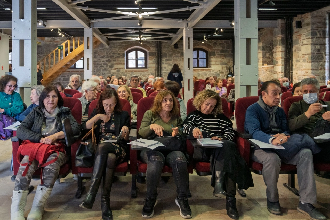 İzmir’de 3. Yaş Üniversitesi’nde İlk Ders Heyecanı