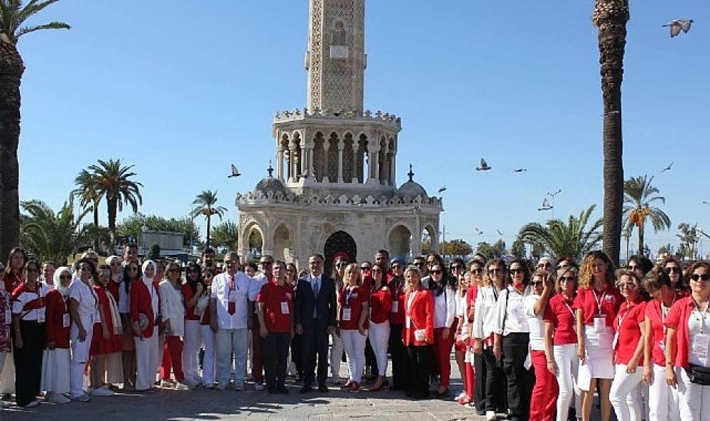 İzmir’de Akıl ve Zekâ Oyunları Turnuvası Coşkusu