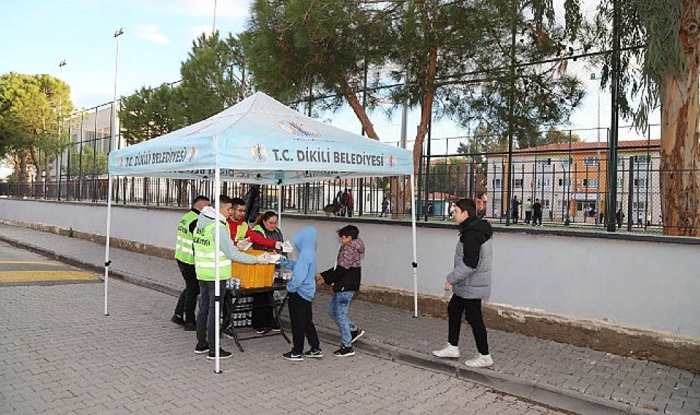 Dikili Belediyesi Öğrencilere Beslenme Desteği Sağlama devam ediyor