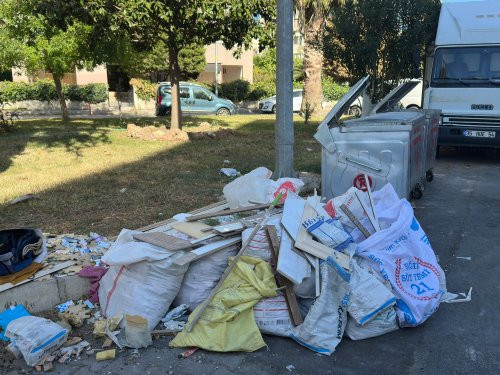 Bayraklı'da Çevre Kirliliği İsyanı: Halk Temizlik Çağrısında Bulundu