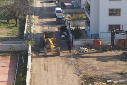 Bergama Belediyesi, Mahallelerde Yollar ve Altyapı Çalışmalarını Sürdürüyor