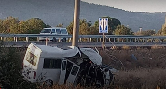 Bergama Çevreyolu'nda Minibüs Kazası: 8 Yaralı