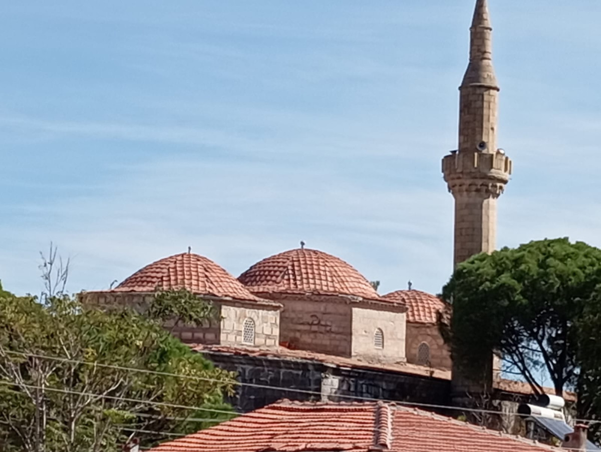 Bergama Ulu Cami Çatısı Bakım Bekliyor