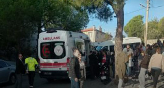 Bergama'da Servis Kazası: Öğrenciler Yaralandı