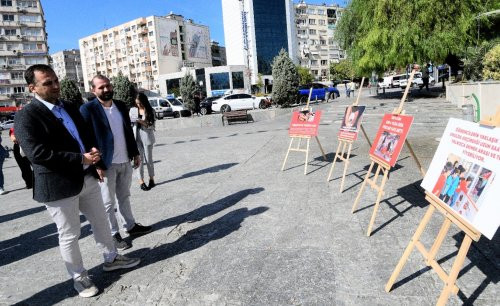 Bornova Belediye Başkanı Ömer Eşki, Yoksullukla Mücadele Günü'nde Sergiyi Ziyaret Etti