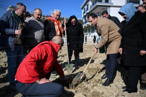 Bornova Belediyesi Misket Bağı’nda ilk fidanlar toprakla buluştu