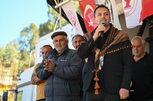 Bornova’da Geleneksel Rahvan At Yarışları Heyecanı