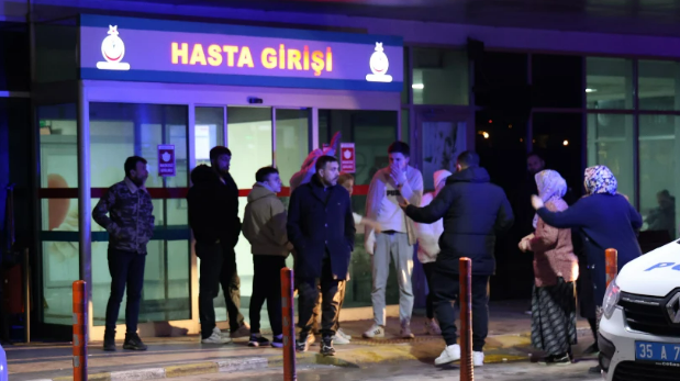 Bornova’da Parkta Bıçaklı Kavga: 7 Yaralı, 4 Gözaltı