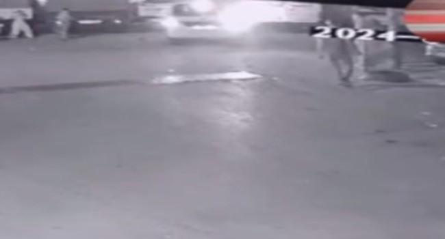 Buca Göksu'da Trafik Kazası Güvenlik Kamerası İle Görüntülendi