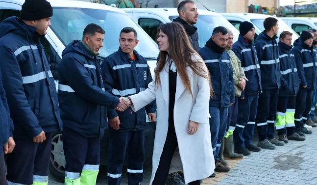 Çeşme Belediye Başkanı Lâl Denizli’den Çalışanlara Yeni Yıl Teşekkürü