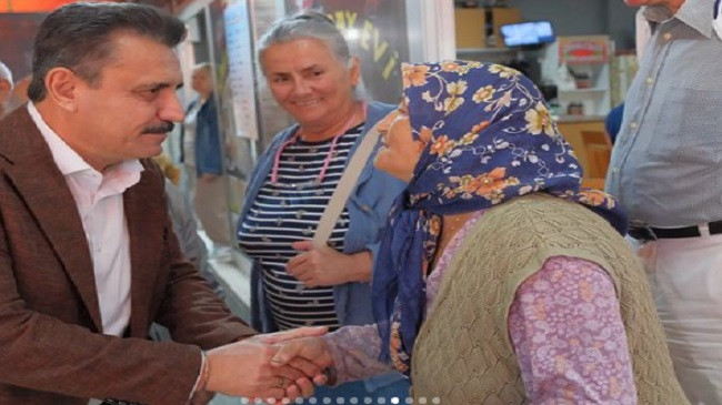 Dikili Belediye Başkanı Adil Kırgöz, Bademli Mahallesi’nde Toplantı Gerçekleştirdi