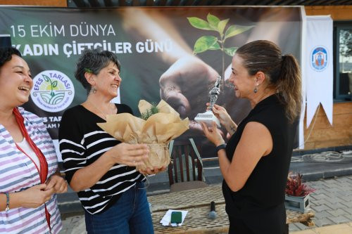 Dünya Kadın Çiftçiler Günü'nde Armağan Portakal'dan 