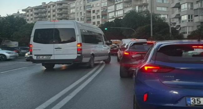 Hatay Türk Koleji Önündeki Sabah Trafiği Sürücüleri Çileden Çıkarıyor