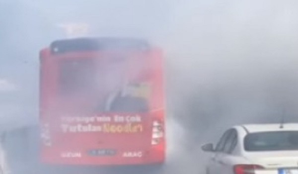 İzmir Buca'da Şirinyer Otobüsünde Dumanlar Yükseldi