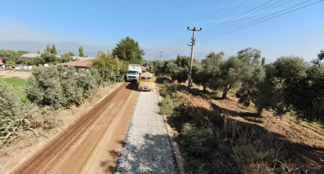 İzmir Büyükşehir Belediyesi Tarım Yollarını Modernize Ediyor