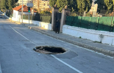 İzmir Gürçeşme Dayko Yolu Yağış Nedeniyle Çöktü