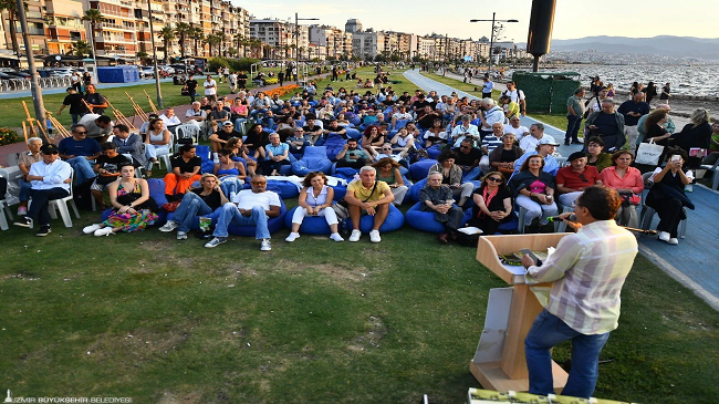 İzmir Şiir Hatları Buluşması, 50 Sanatçının Katılımıyla Başladı