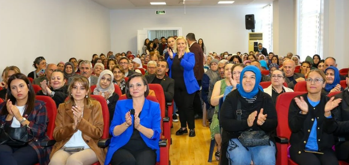 Karabağlar Belediyesi’nden Bağımlılıkla Mücadele İçin Farkındalık Seminerleri