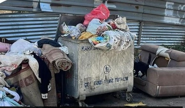 Karabağlar’da Çöp Sorunu: Vatandaşlar Yetkililere İsyan Ediyor