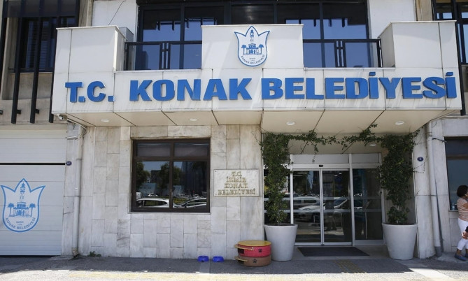 Konak Belediye Çalışanları Maaş Sorunu Nedeniyle Eylem Yaptı