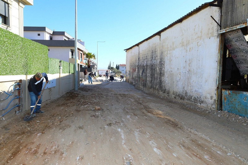 Menderes Belediyesi Yolları Yeniliyor