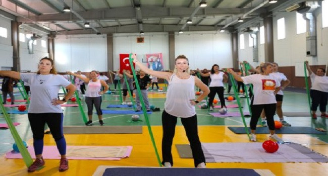 Menderes Belediyesi'nden Kadınlara Pilates Müjdesi