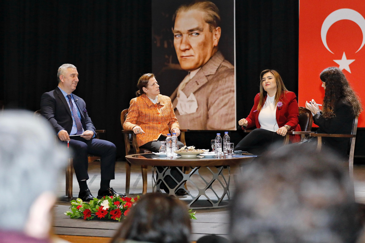 BERGAMA BELEDİYESİ’NDEN 25 KASIM’DA “KADINA ŞİDDETE HAYIR” SÖYLEŞİSİ